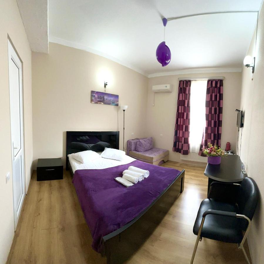 Отель Qeroli Old Town 3*